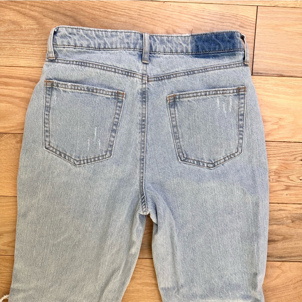 And Now This Ripped Jeans - Picture 3 of 8